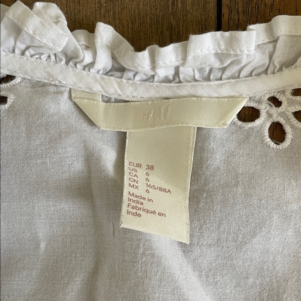 H&M White Eyelet Ruffle Top - Picture 2 of 2